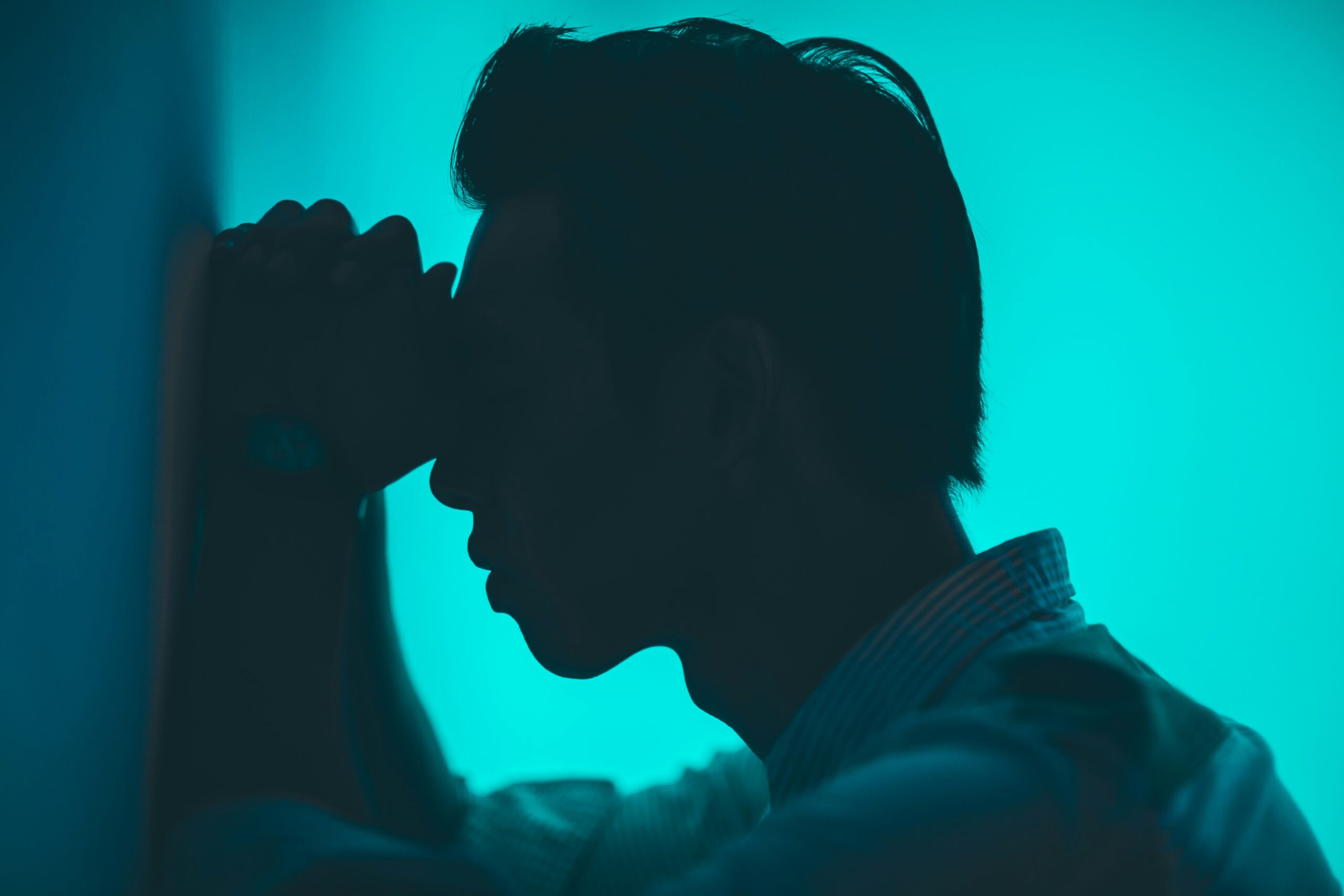 Ansiedade Masculina: Por Que Ela Aparece Como Raiva e Não Como Medo